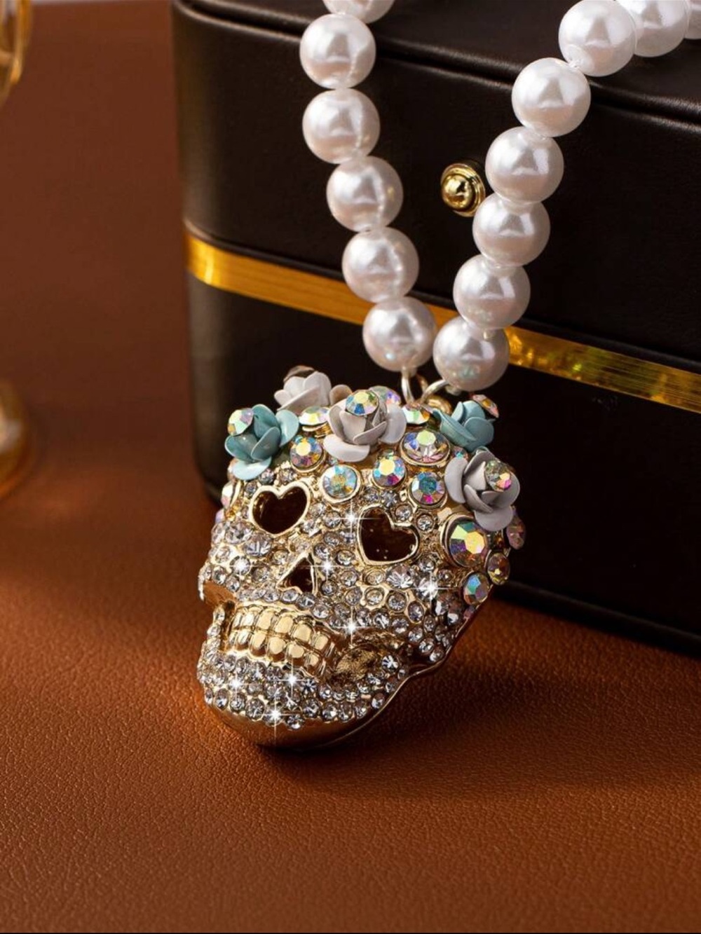 Elegant Gold Crystal Skull Pendant Necklace with White Pearls nwt adjustable